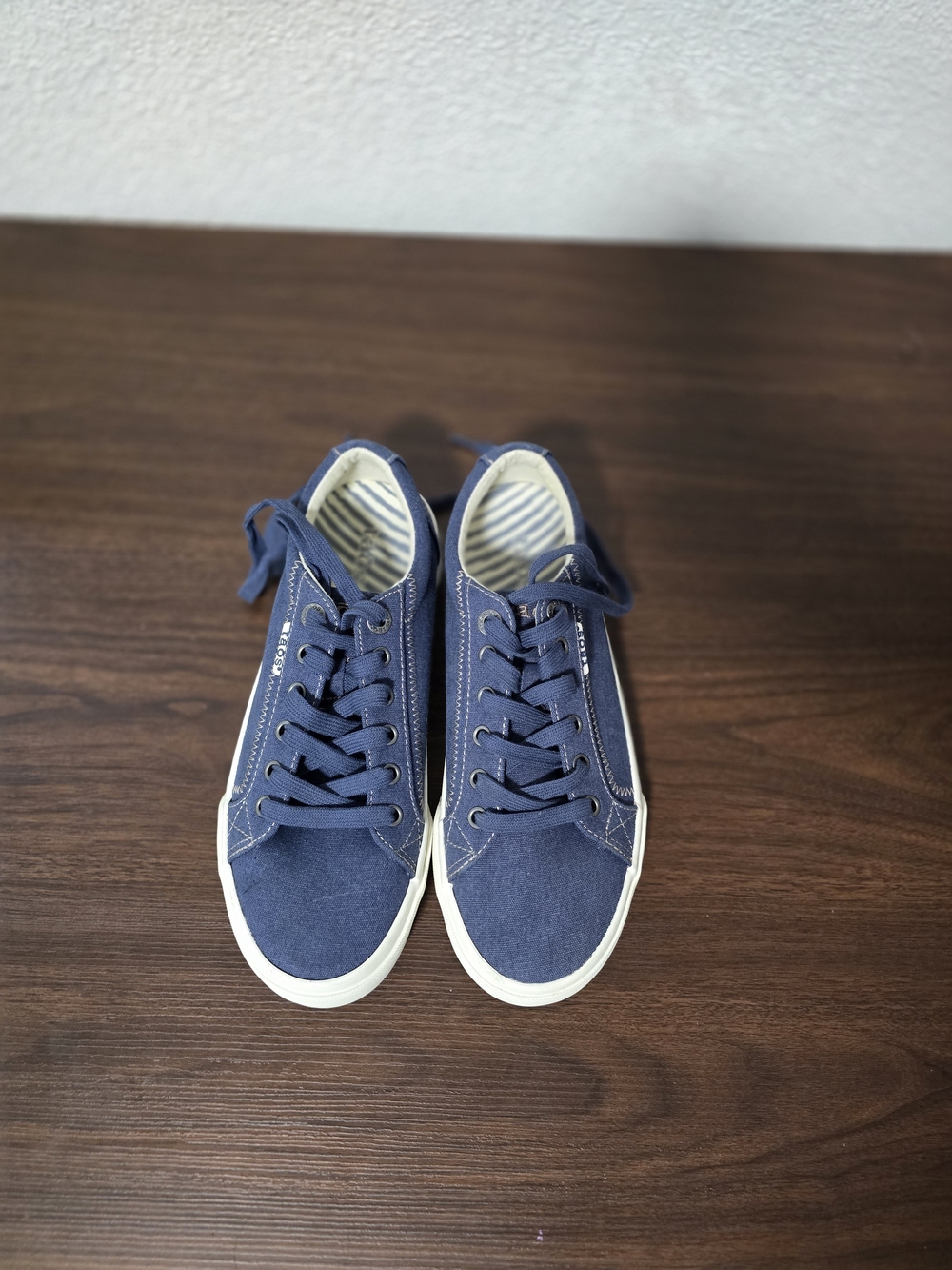 Taos Footwear Men's Navy Blue Canvas Sneakers